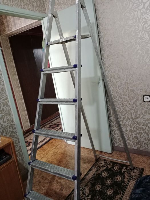 Стремянка высокая б/у