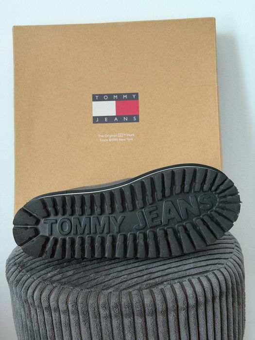 Ghete iarna Tommy Hilfiger noi marimea 39 Dama argintii gri