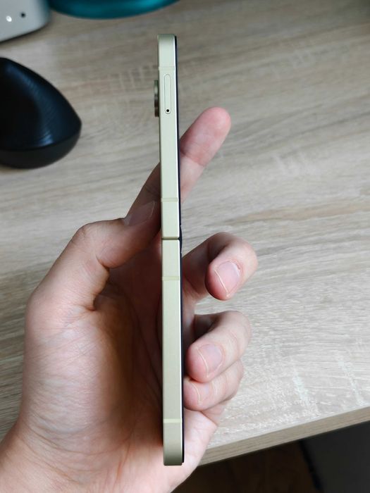 Samsung Galaxy Flip6 256GB Yellow, гаранция