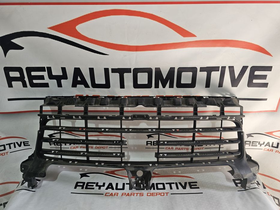 Grila centrala radiator distronic Porsche Cayenne 9Y cod 9Y0807683AC