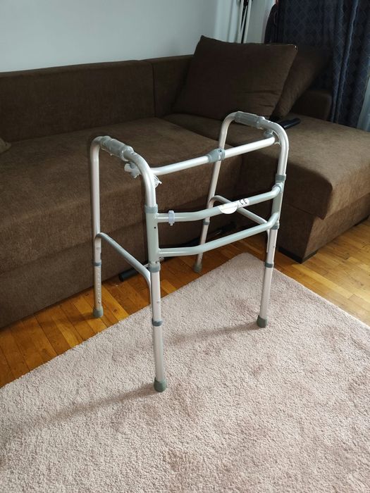 Premergător , cârja subaxilara  noi