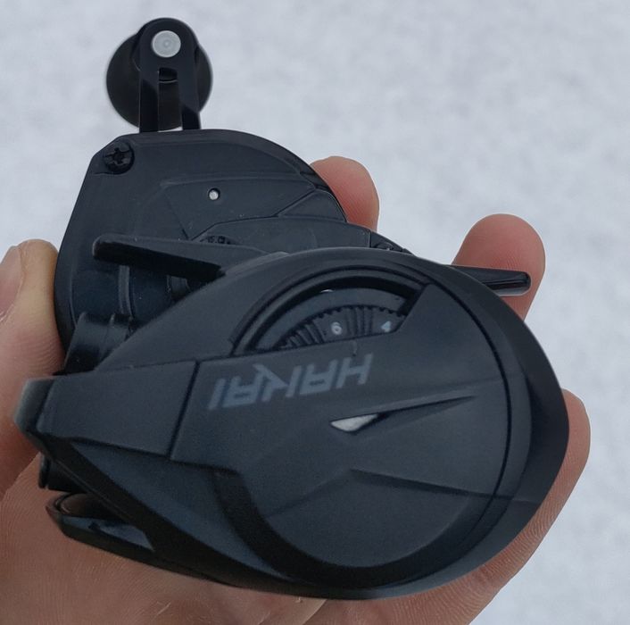 Vând mulineta Okuma Hakai