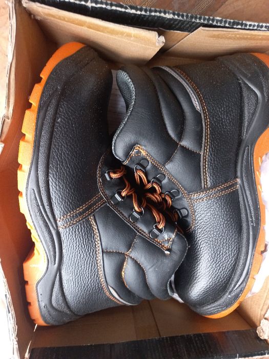 Продам спецобувь