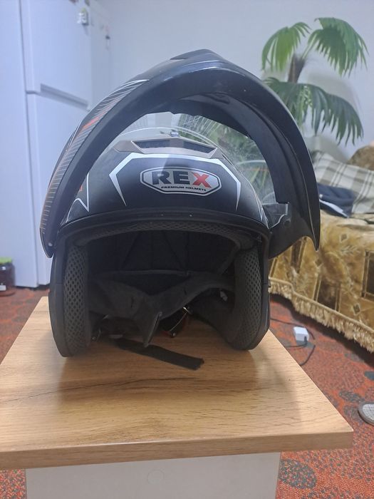 Продам каску в хорошем состоянии