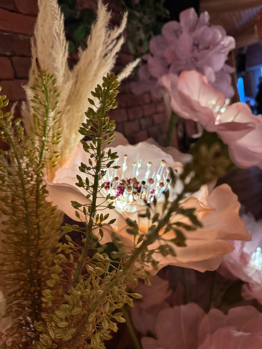 Vând decor flori gigant pentru cafenele, restaurante si saloane