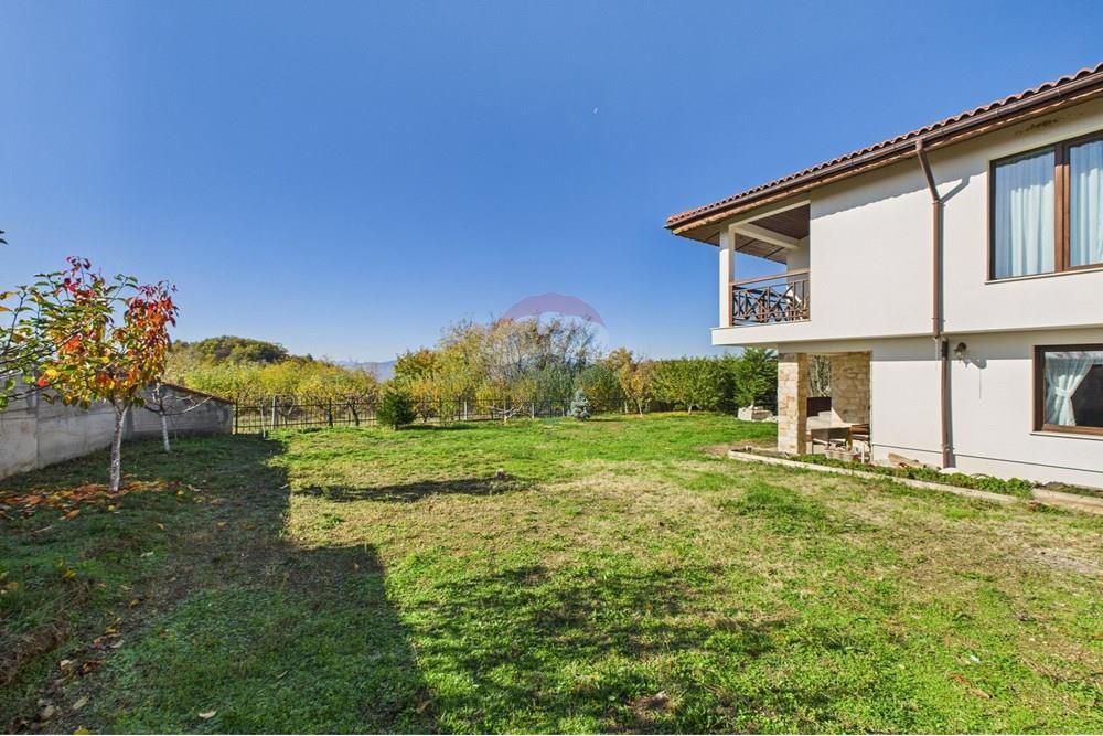 Къща на село близо до гр.Сандански