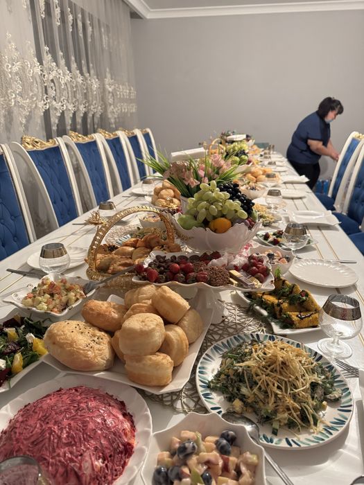 Продается Стол и 16 шт стульев