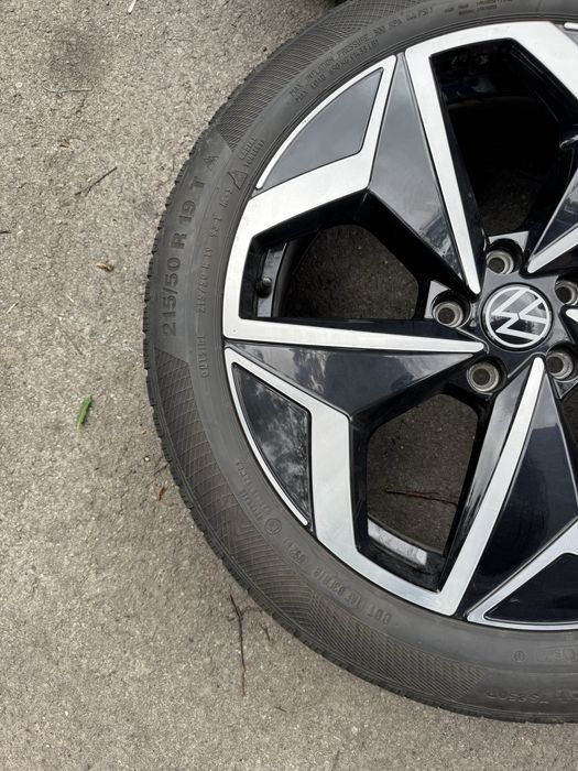 Jante aliaj 19” VW ID3 cu anvelope de iarna Continental