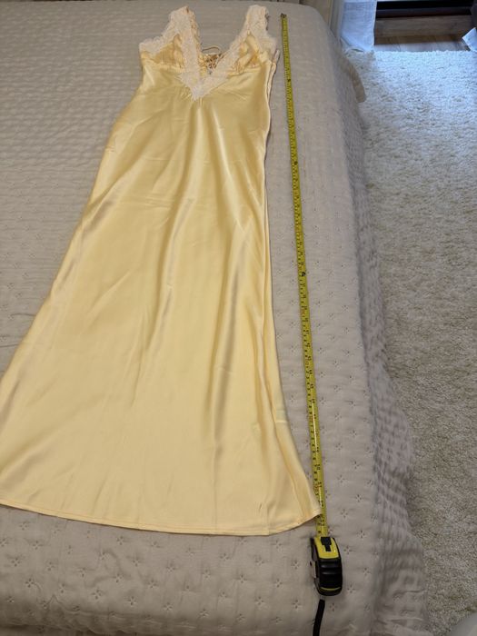 Уникално Красива Дълга жълта сатенена рокля !