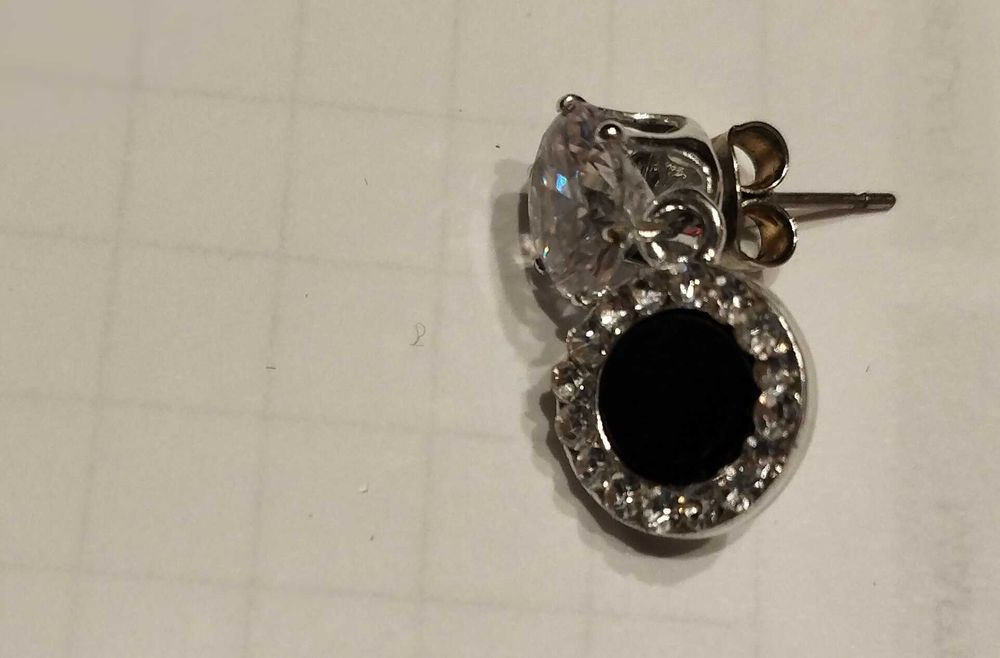 Сребристи обеци, обици с камъни , висящи,обеци на силиконов щифт