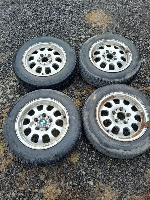 Vand 2 seturi de jante cu cauciucuri 500 lei setul