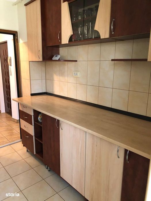 Proprietar închiriez Apartament 3 camere 2 băi.