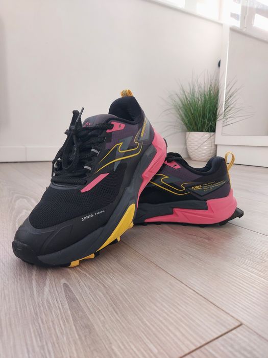 Маратонки за бягане Joma, 39 номер
Дамски спортни обувки, бягане, розо