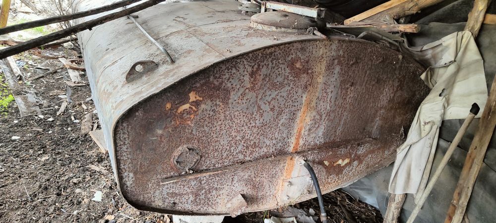 Продавам цистерна 8 кубика за вода