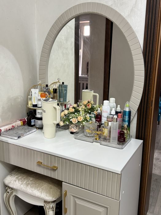 Комод с зеркалом