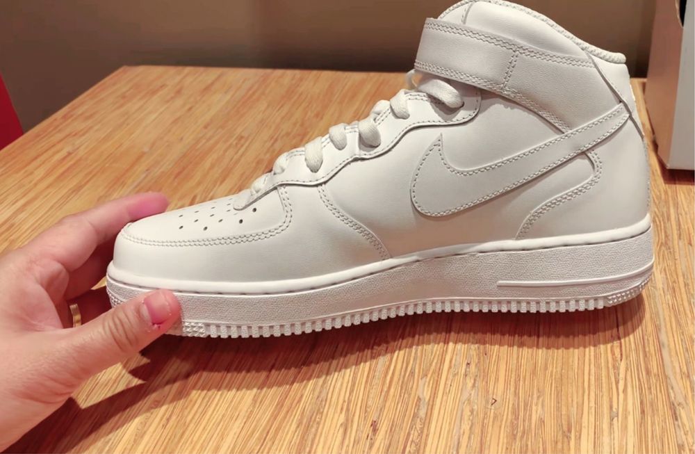 Air Force 1 Mid “Triple White”