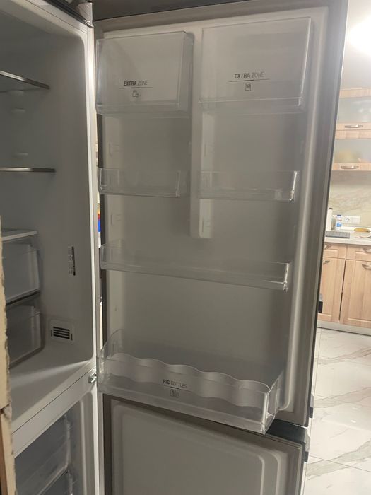 Vand combina frigirifica in 2 usi