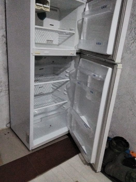 Холодильник сатылады