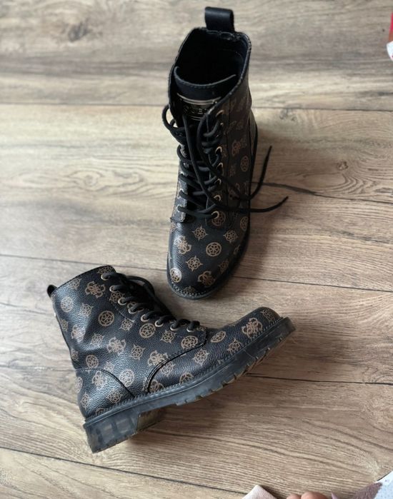 Кожени боти Guess