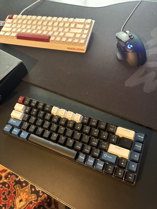 Custom клавиятура сини суитчове