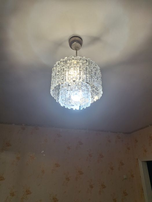 Продам хрустальную люстру