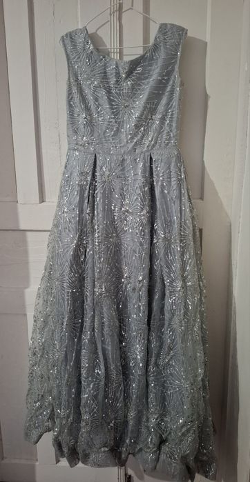 Toʻy uchun koʻylak sotiladi