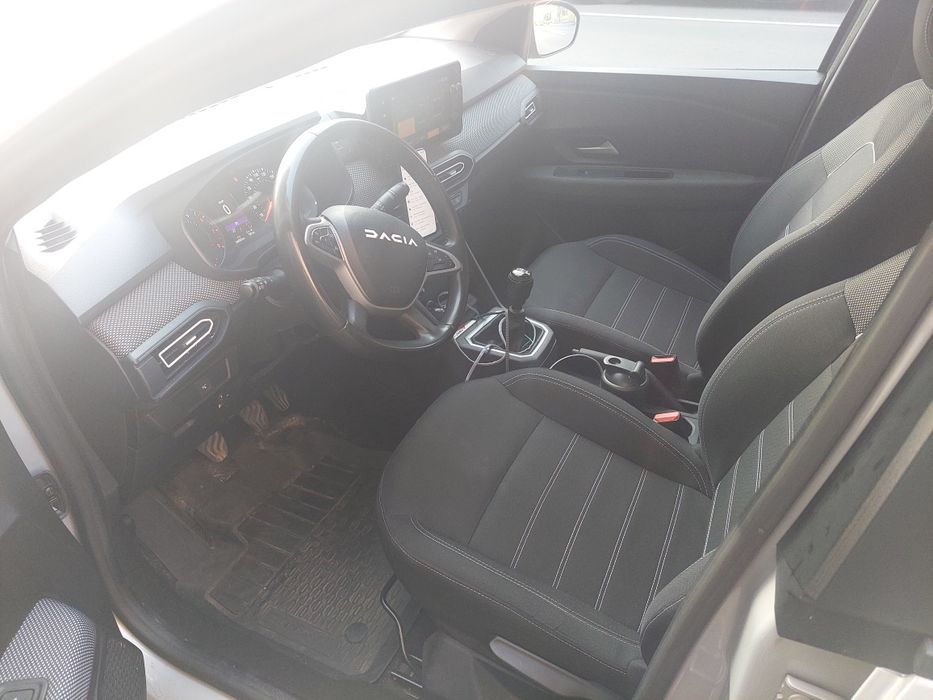Vând Dacia Logan 2023