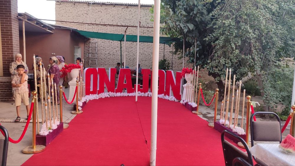 Igrushkalar katta ayiqlar harflarni perezdentiskiy lentalar bor