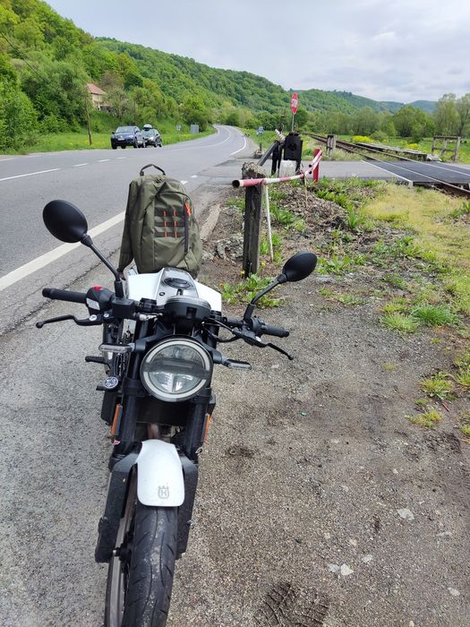 Motocicleta Husqvarna vitpilen 401 pearl white