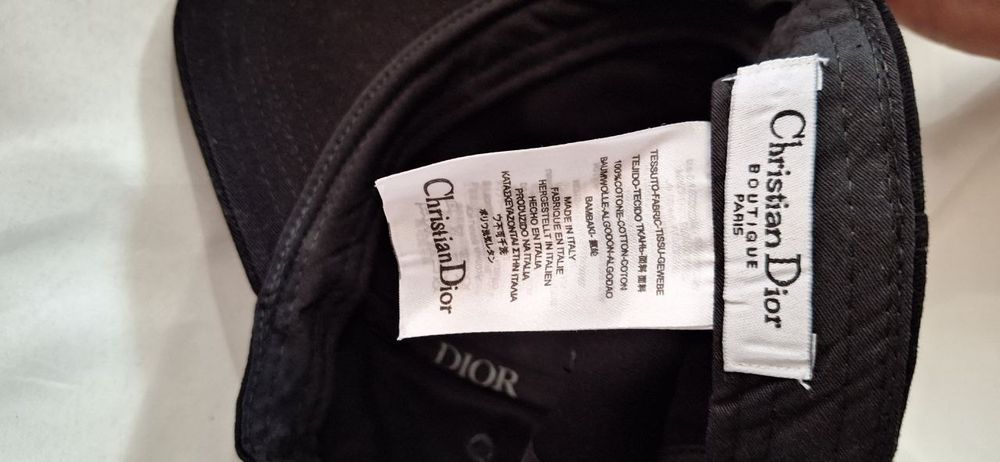 Кепка от бренда Диор