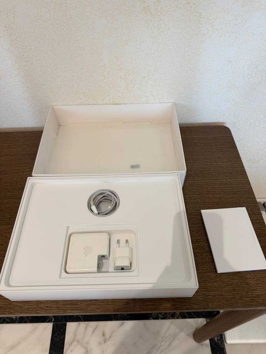 MacBook Pro 13 (A1989 | i5 | 8GB | 256GB SSD | Touch Bar )