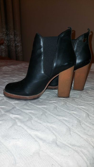 Продам женские сапоги