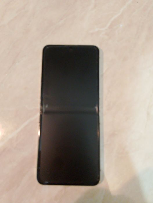 Galaxy Z Flip 5 у