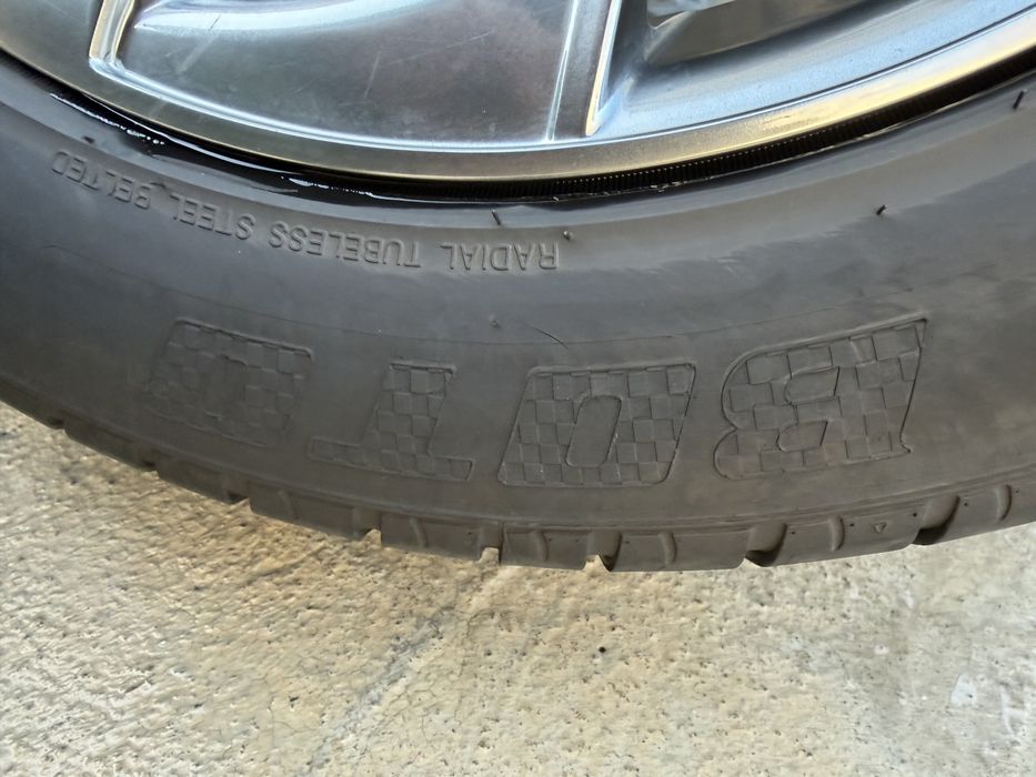 Продам комплет шины с дисками R18