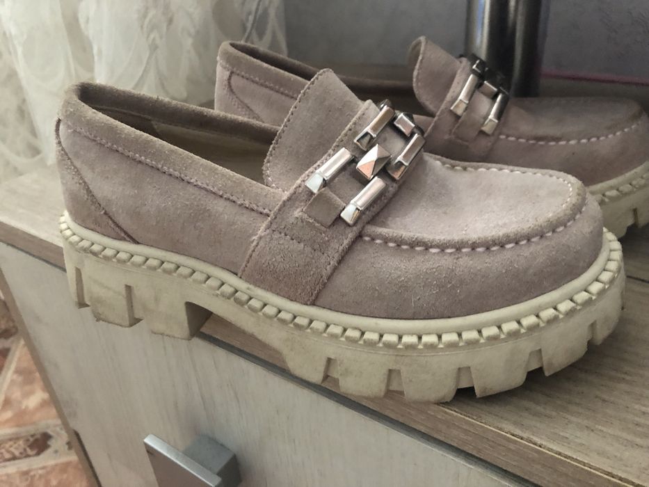 Продам обувь на девочку