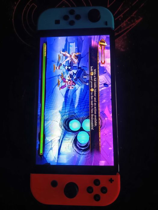 Consola Switch OLED ca noua completa + joc Indivisible, husa, cutie