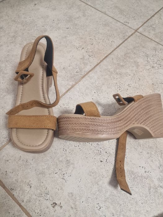 Sandale cu platforma noi