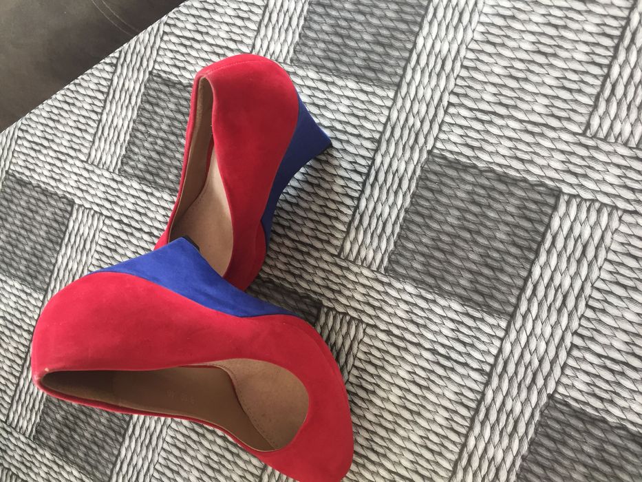 Дамски обувки на платформа