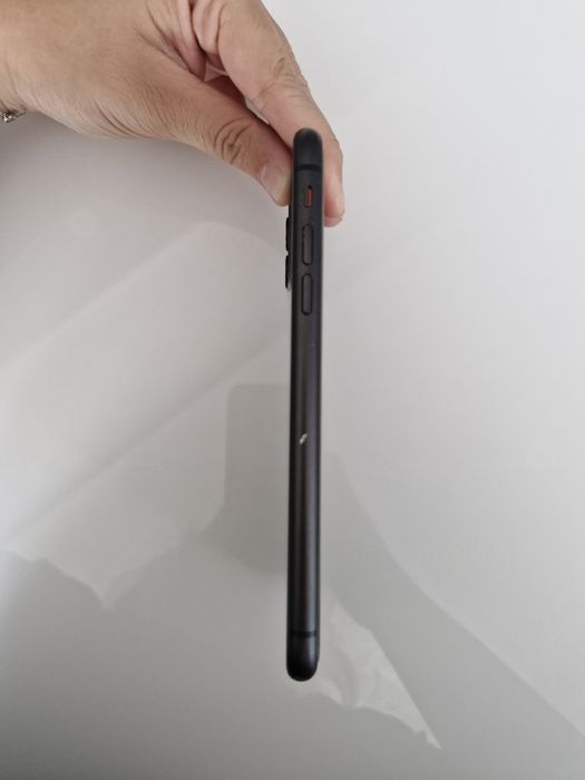 IPhone 11 + калъфи и протектори