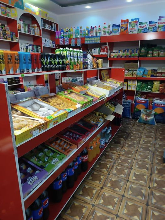 Magazin polkalari sotiladi