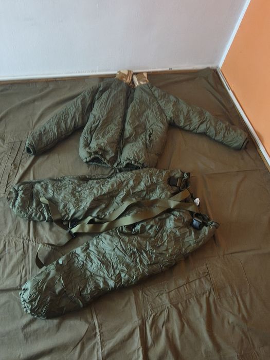 Costum termic militar kaki, geacă și pantaloni cu bretele, mărimea M / L