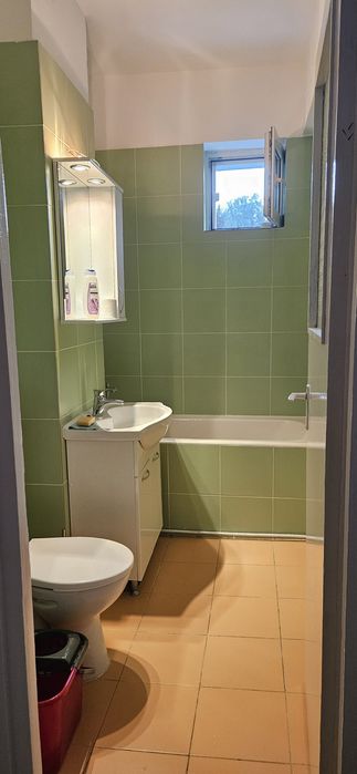 Inchiriez apartament in cartier Plopilor.