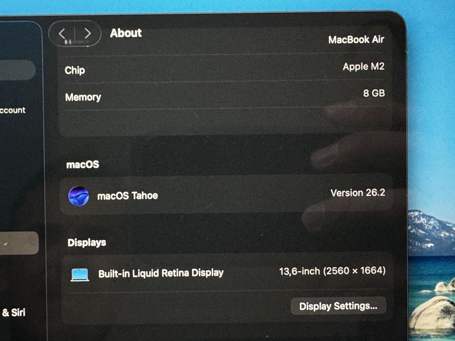 Laptop Apple MacBook Air de 13.6 inch, procesor M2 chip, layout tastatura internațional,culoarea Midnight, impecabil