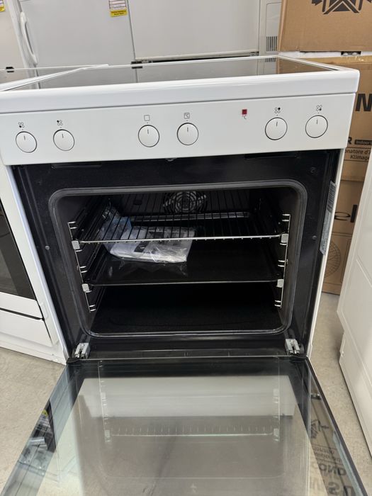 Готварска печка ELECTROLUX VOSS със керамичен плот