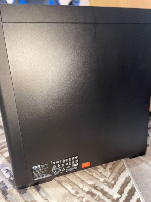 Геймърски Компютър и Геймърски Монитор