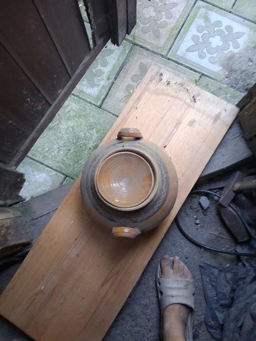 Vint vase de lut foarte vechi mai mult de 35 ani
