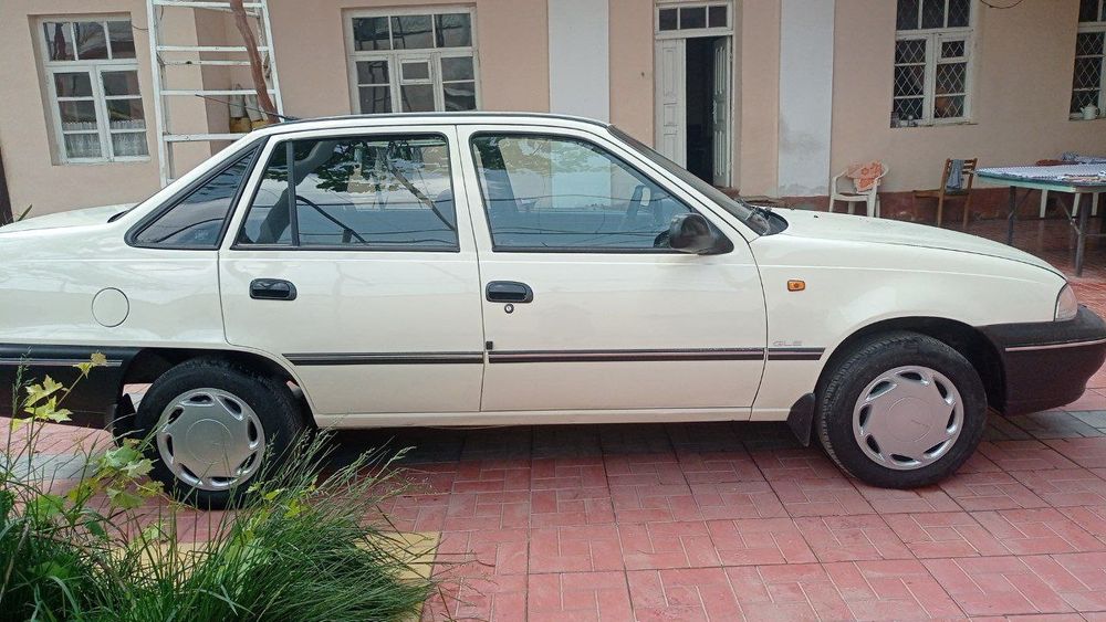 Нексия 1 сотилади