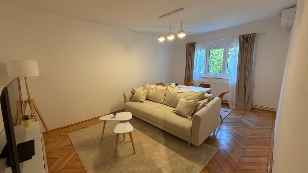 Proprietar, închiriez apartament cu 3 camere in zona Baba Dochia