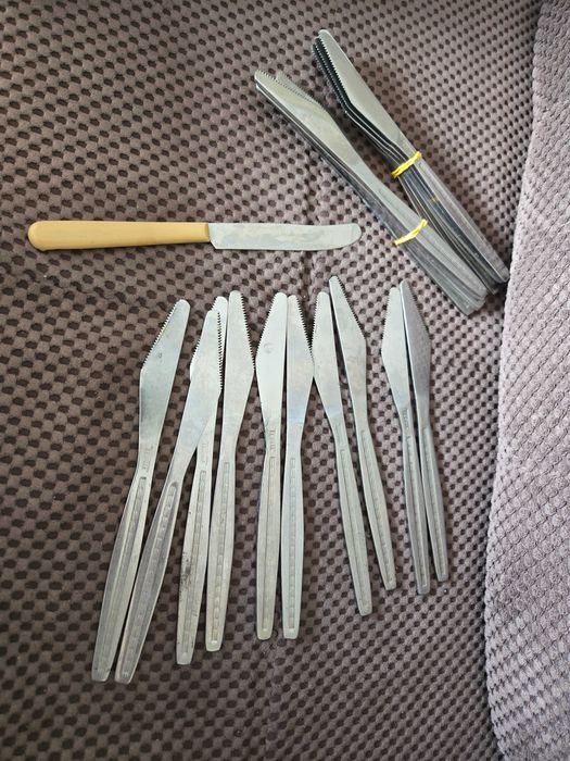 Прибори за хранене, вилици , лъжици и ножове