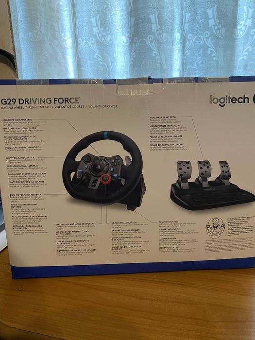 Vând volan gaming logitech g29